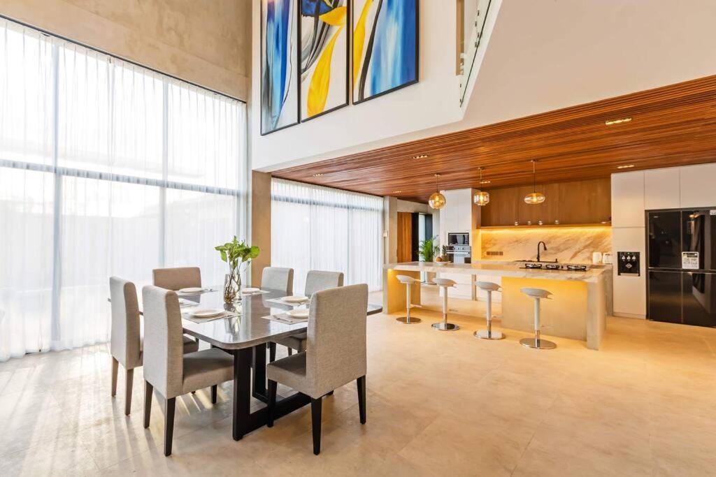Manresa Villa Bali 4 Canggu Buitenkant foto