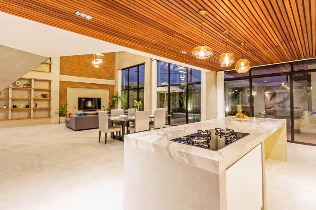 Manresa Villa Bali 4 Canggu Buitenkant foto